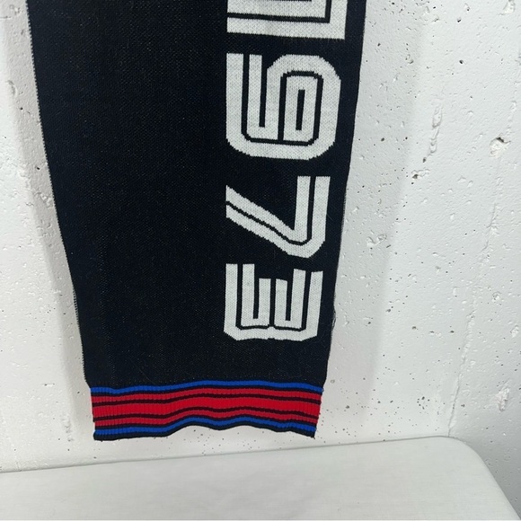 ROOTS Canada 1973 Black Blue Red White Scarf 11 x 67” - Picture 8 of 11